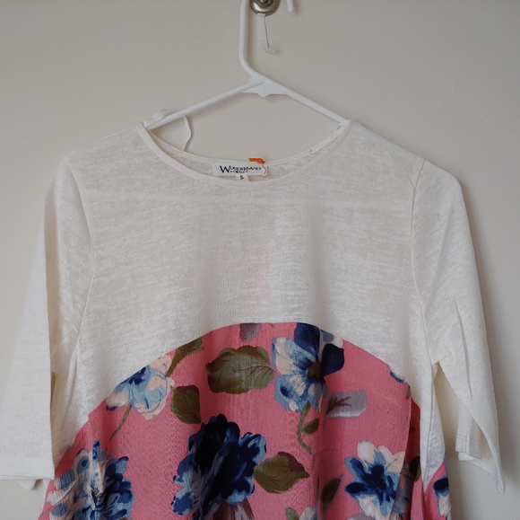 Cute Sharkbite Hem White and Floral Tee - Picture 6 of 7